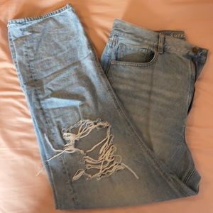 AE light washed mom jeans size 12